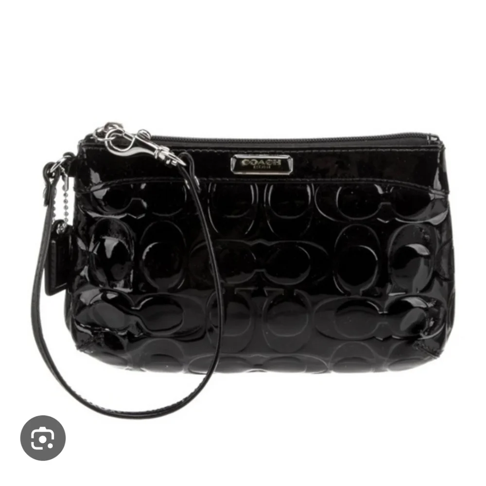 🖤 Coach Black Patent Leather Wristlet Clutch 🖤